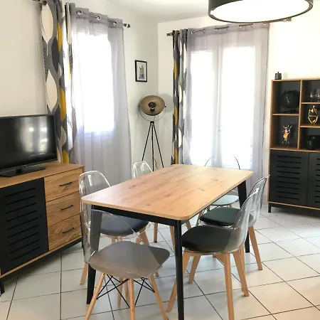 Petite Familiale Dans Quartier Residentiel - Les Muriers